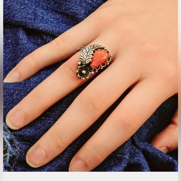 Italian Coral Ring - Picture 2 of 6